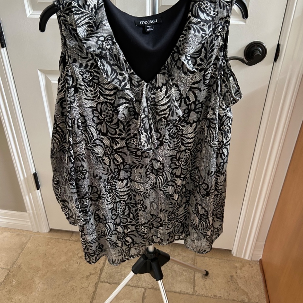 Black and White cold shoulder top with ruffle collar, bell sleeves.